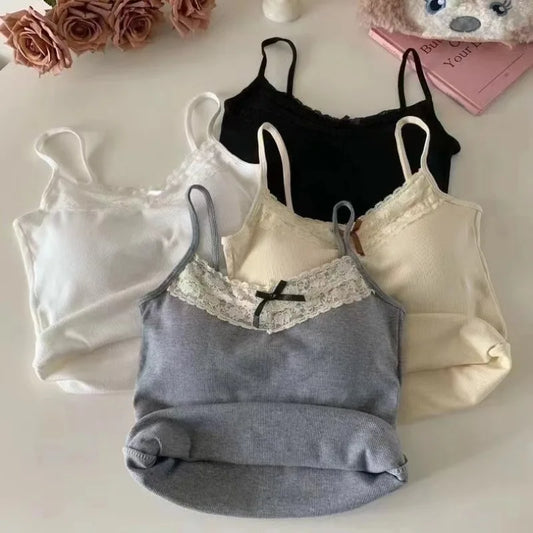 Neues gestricktes Crop-Top für Damen in einfarbigem Design mit Spitze und Trägern – sexy, figurbetontes Camisole mit offenem Rücken und kurzem, süßem Stil.