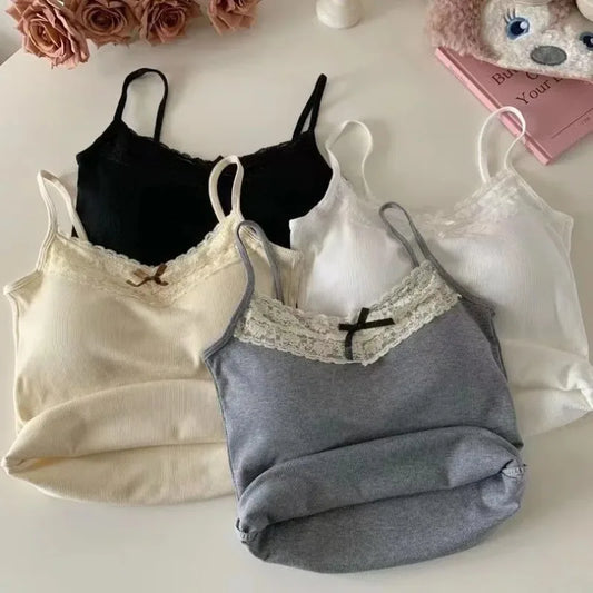 Neues gestricktes Crop-Top für Damen in einfarbigem Design mit Spitze und Trägern – sexy, figurbetontes Camisole mit offenem Rücken und kurzem, süßem Stil.